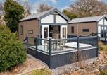Location vacances Narberth - Petite Retreat - Lovely Pod with Hot Tub-1