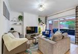 Location vacances Hounslow - Modern 4 Bedroom House with Garden in Feltham-1