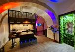 Location vacances Grans - Love Room 70m2 Spa Privé jacuzzi-1