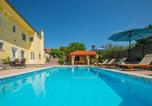 Location vacances Podbablje - Family friendly house with a swimming pool Zmijavci, Zagora - 26019-3