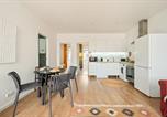 Location vacances Carnaxide - Bmyguest - River View Terrace Apartment-2