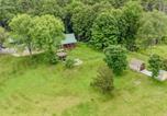 Location vacances  Quechee Gorge - Log Cabin Fireplace Upper Valley - Wooded Chalet-4