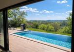 Location vacances Saint-Geniès-de-Malgoirès - Eden View Villa - Vue panoramique et piscine à débordement-4
