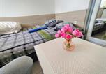 Location vacances Choumen - City Centre Suits 3-1