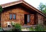 Location vacances  Aisne - Chalet chaleureux à Louâtre avec piscine partagée-3