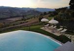 Location vacances  Province d'Arezzo - Inviting apartment in Poppi with patio-2