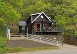 Location vacances  Mont Daruma - ファミーユ松川湖 湖の目の前に佇む貸切ログハウス 1棟貸切 バーベキュー ペット相談可 長期滞在 カラオケ-1