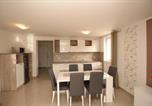 Location vacances Baška - Neu modern eingerichtete Apartment für 4 Personen in einem Haus mit mehrere Apartments und mit Pool-4
