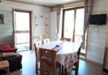 Location vacances Albiez-Montrond - Appartement spacieux en centre-village, proche commerces et pistes, idéal pour 5 personnes Fr-1-618-5-1