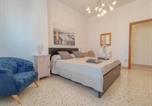 Location vacances  Province de Macerata - Center - Spacious Apartment near the Beach-3