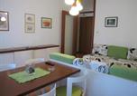 Location vacances  Province de Gorizia - Appartamento Pineta Marina-2