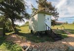 Location vacances Sneaton - Woodpeckers Shepherds hut-1
