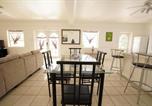 Location vacances  Palm Island ou Ile Prune - Villa Heights Guest House-4
