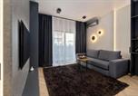 Location vacances Halle du Centenaire de Wroclaw - Modern Apartment with Ac & Parking in Wrocław by Noclegi Renters-1