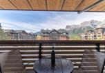 Location vacances  Lac Minnewanka - Modern Mountain Oasis Top floor 2 level 2bd-4