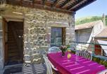 Location vacances  Loire - Gîte de charme avec 2 terrasses, au cœur du Parc du Pilat, confortable et équipé - Fr-1-496-40-3