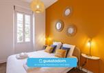 Location vacances  Mayenne - Le Garden Wifi Jardin Gare-1