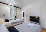 Location vacances Hounslow - Modern 4 Bedroom House with Garden in Feltham-4