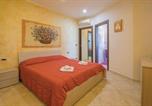 Location vacances  Ville métropolitaine de Bari - Awesome Apartment In Bari With Wifi-3