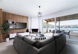 Location vacances Γαζι - Beach front apartment with swimming pool-1