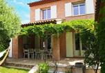 Location vacances La Tour-d'Aigues - Holiday home in Pertuis with patio-2