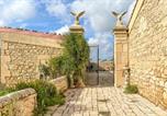 Location vacances Chiaramonte Gulfi - 5 Bedroom Beautiful Home In Ragusa-2