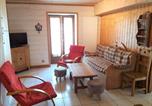 Location vacances Albiez-Montrond - Appartement chaleureux en rdc de maison, centre-village, proche commerces et pistes, gamme &quote;Confortable&quote; Fr-1-618-4-1