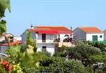 Location vacances Sućuraj - Apartments by the sea Sucuraj - Hvar - 6732-1