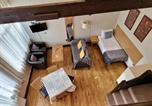 Location vacances Norwich - Quiet courtyard Lodge5, outside seating & parking-2