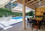 Location vacances Bertioga - Casa com piscina perto da praia de Riviera-2