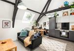 Location vacances Saltford - Unique Converted Church Flat-Sleeps 4-Parking-By Fabaccommodation-1