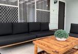 Location vacances Tea Gardens - Best Family Beach Cottage!-1