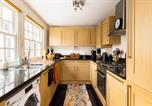 Location vacances London - Mayfair 3-Bed 6-Guest w Patio & ac Berkeley Square-2