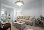 Location vacances  Eglise Stavropoleos - Refined 3br Apartment - Balcony with Boulevard Views near Cismigiu-1