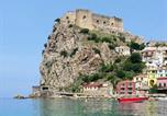 Location vacances  Province de Reggio de Calabria - Sea view apartment in Scilla - 120 sqm, air conditioning-1