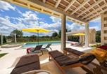Location vacances Tinjan - Rustic Villa Jakob with pool in Tinjan-4
