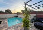 Location vacances Grans - Awesome Home In Miramas With Swimming Pool-1