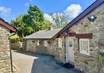 Location vacances  Gare de Ton Pentre - Caner Bach Lodge-1