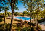 Camping  Acceptant les animaux Rignac - Village Vacances de Combelles-1
