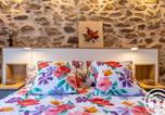 Hôtel Briollay - Chambre d'hôtes avec piscine et petit-déjeuner proche d'Angers - Fr-1-622-84-4