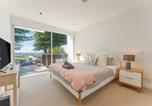 Location vacances  Granite Island - Breeze 2 Beach Front Apartment Prime Location-2
