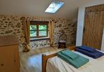 Location vacances Roussines - Spacieuse maison à Massignac avec jardin privatif - Fr-1-653-213-3
