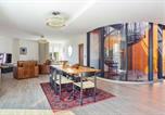 Location vacances Newton St Loe - Luxury Apartment with Private Roof Terrace in Bath-2