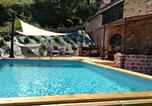 Location vacances  Corrèze - Villa spacieuse à Noailhac avec piscine privée-1