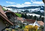 Location vacances Berne - Mountain View Attic Apartment Goldiwil with Balcony & Parking-4