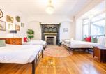 Location vacances  Gare de Newport - Modern Contractor Home - Parking-2