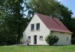 Location vacances Neuenkirchen - Ferienhaus-Remise-direkt-am-Wasser-im-Gut-Grubnow-Ruegen-1