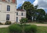 Location vacances  Charente - Charmant gîte familial avec piscine chauffée, parc et animaux - 3 chambres, internet, équipements bébé - Fr-1-653-233-4