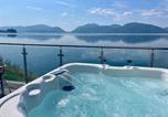 Location vacances Glencoe - Loch Linnhe Waterfront Lodges with Hot Tubs-1