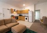 Location vacances  Gare de Morecambe - New Bright 1-Bed Flat Rear Access & Parking-2